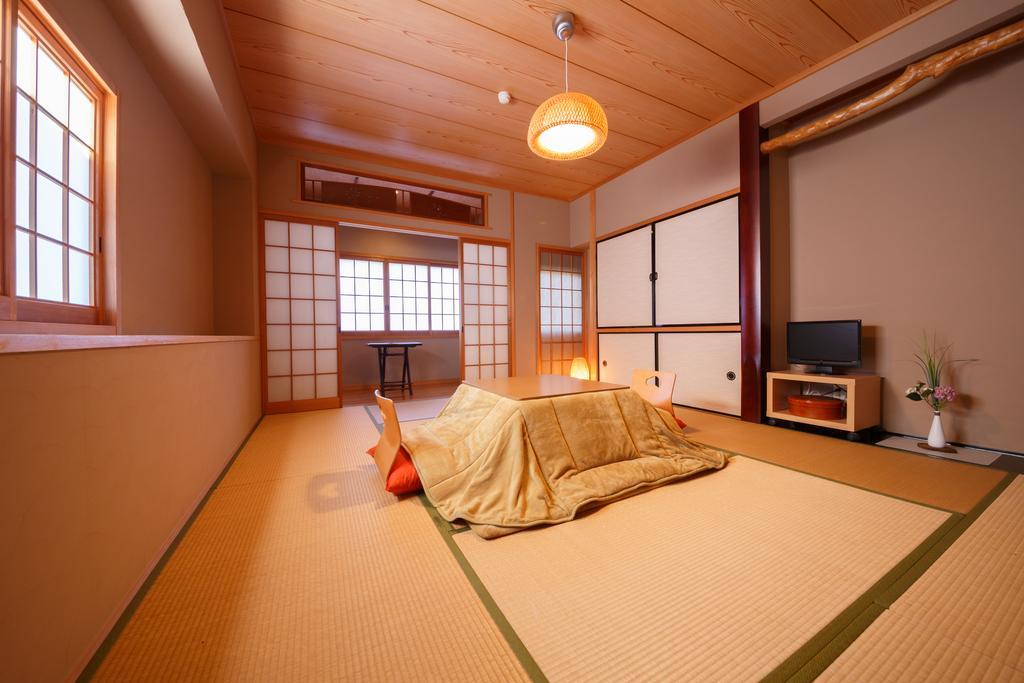 Отель Yufuin Ryokan Tadaima Экстерьер фото