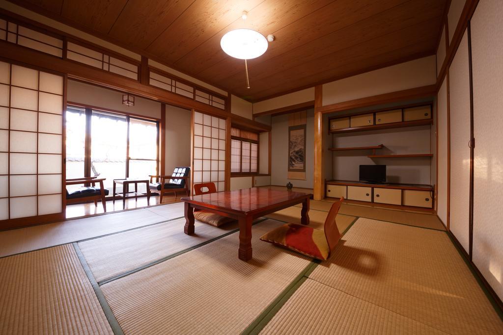 Отель Yufuin Ryokan Tadaima Экстерьер фото